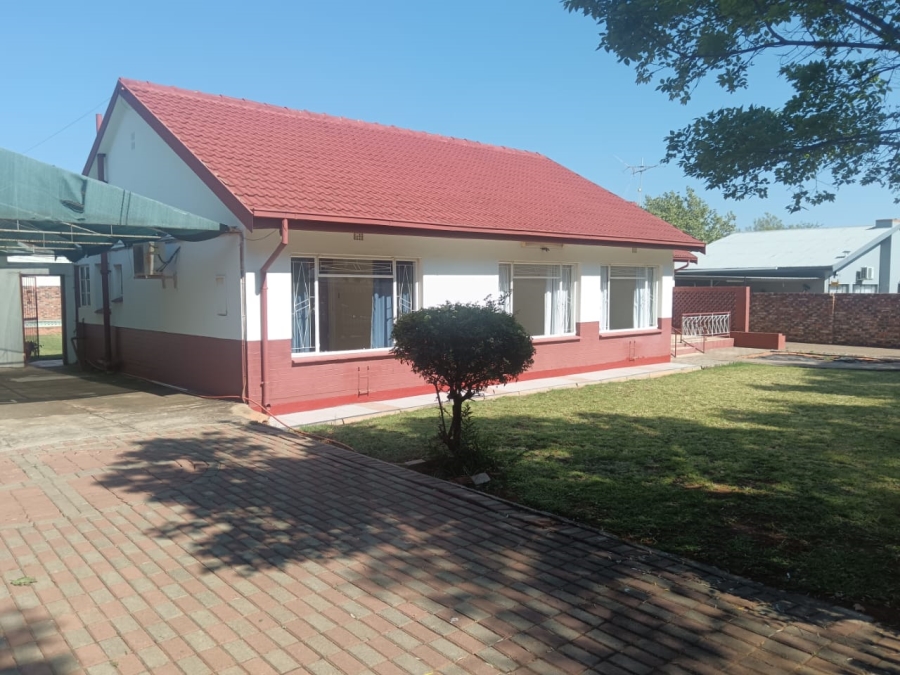 3 Bedroom Property for Sale in Heuwelsig Northern Cape